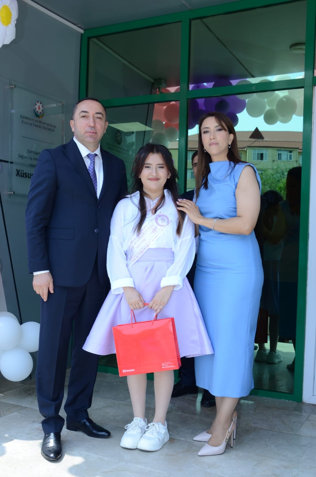 Sumqayıt Bələdiyyəsi "Məzun Günü"ndə onları da unutmadı - FOTOLAR